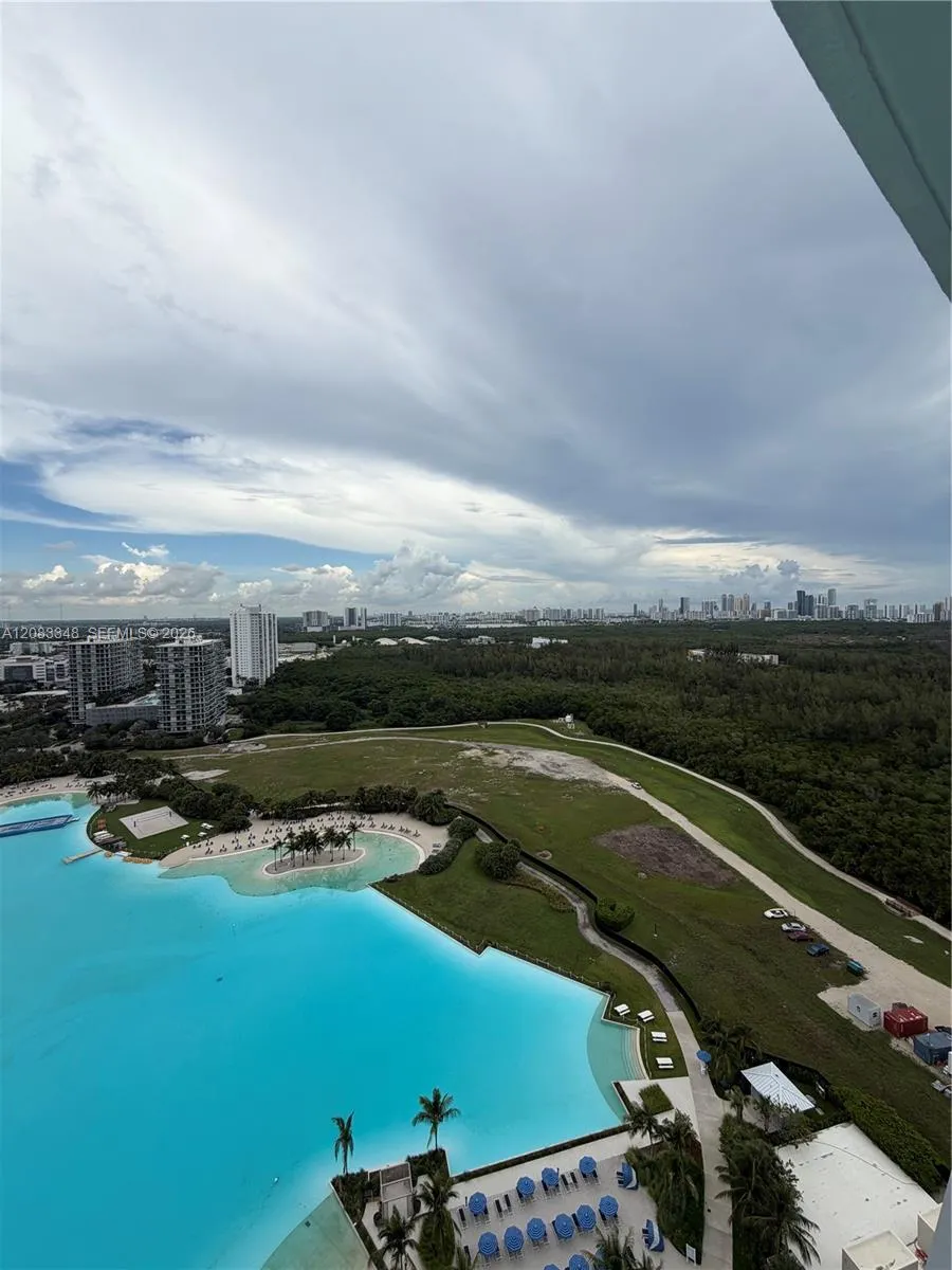 2411 Laguna Cir #2307 North Miami, FL 33181