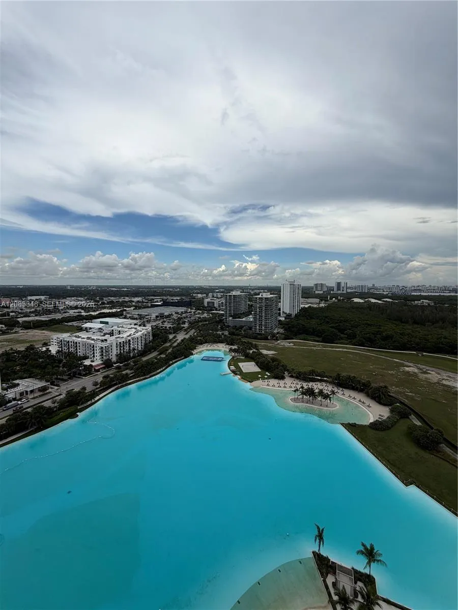 2411 Laguna Cir #2307 North Miami, FL 33181