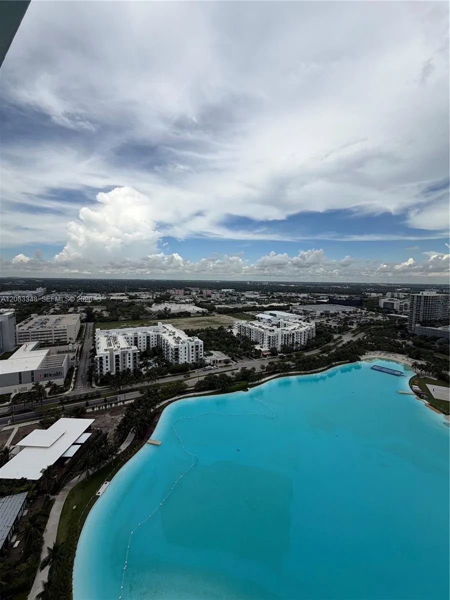 2411 Laguna Cir #2307 North Miami, FL 33181