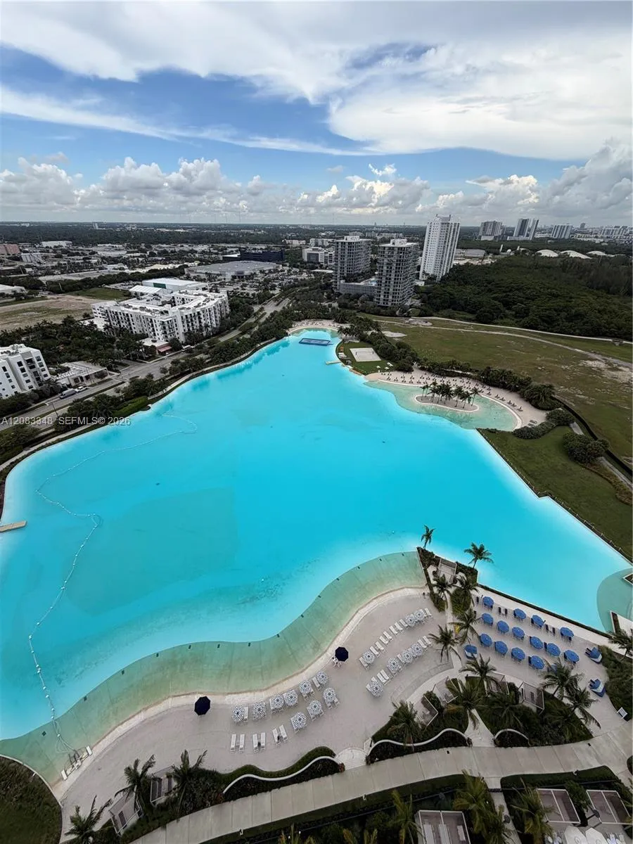 2411 Laguna Cir #2307 North Miami, FL 33181