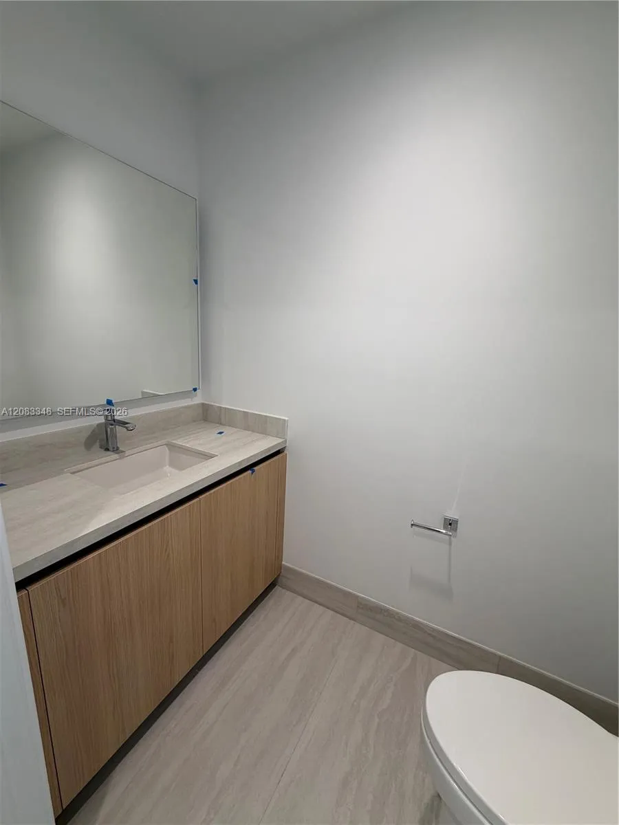 2411 Laguna Cir #2307 North Miami, FL 33181