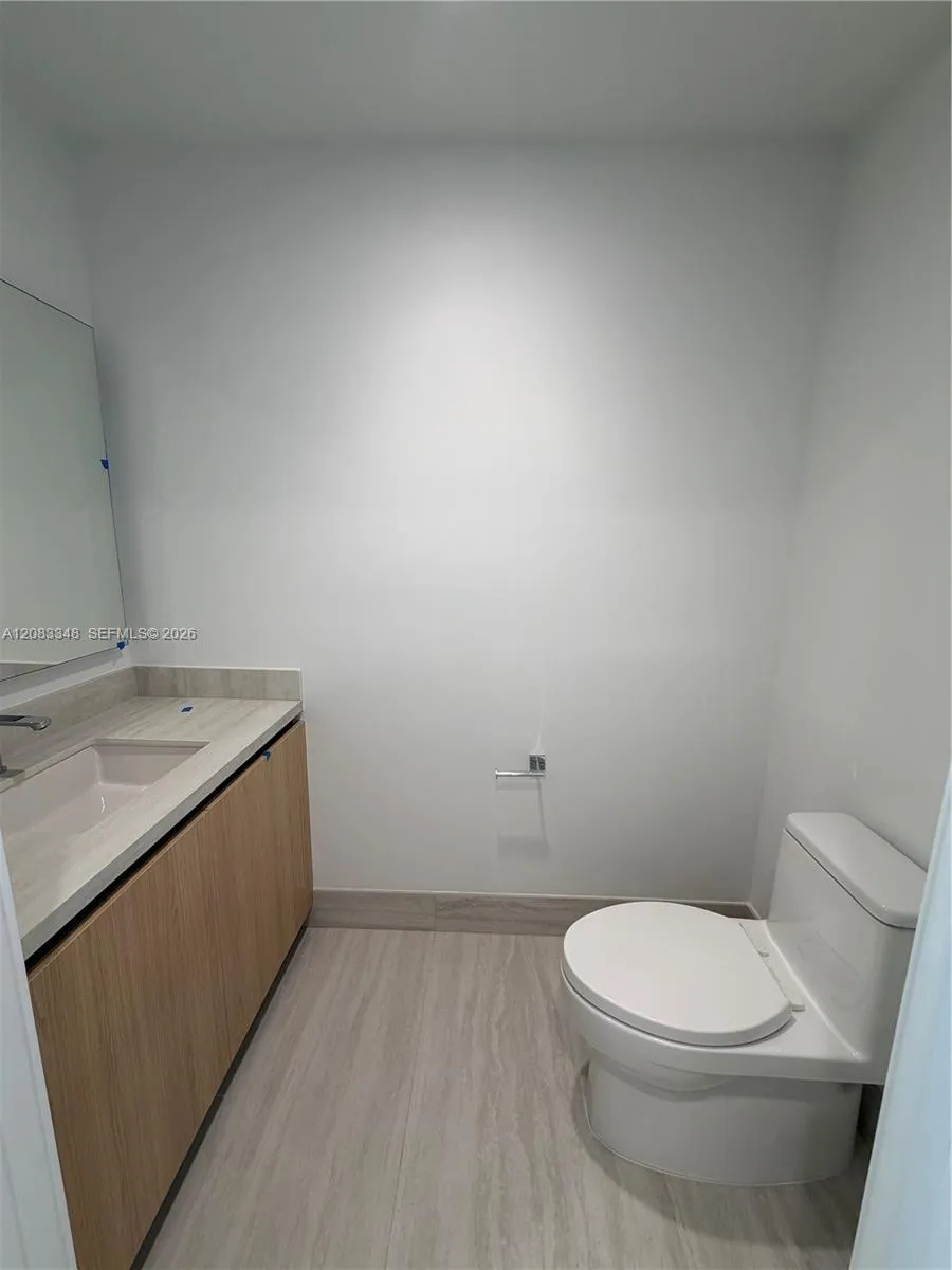 2411 Laguna Cir #2307 North Miami, FL 33181