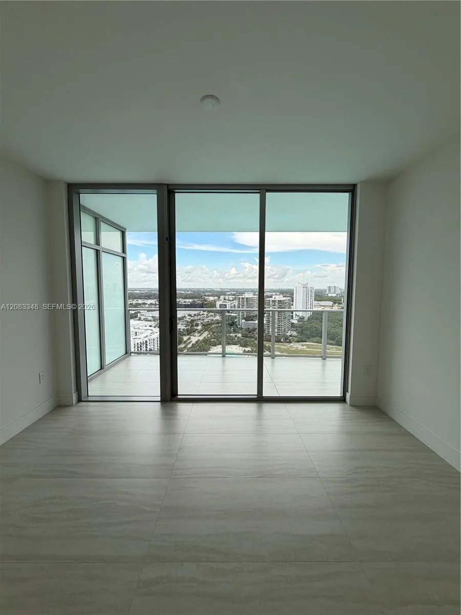 2411 Laguna Cir #2307 North Miami, FL 33181