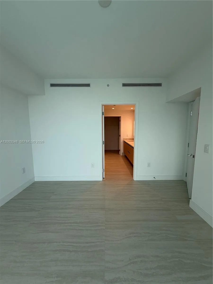 2411 Laguna Cir #2307 North Miami, FL 33181