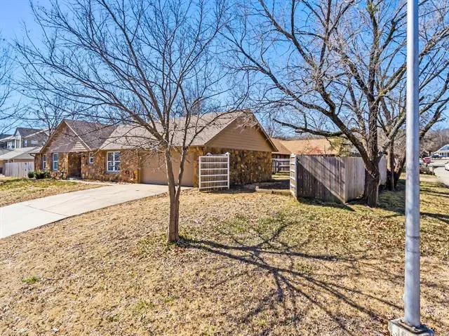 1631 Valley Parkway Claremore, OK 74017