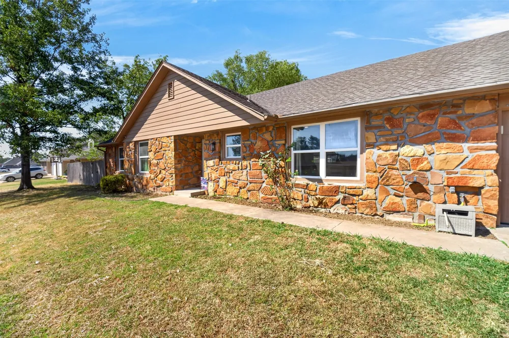1631 Valley Parkway Claremore, OK 74017