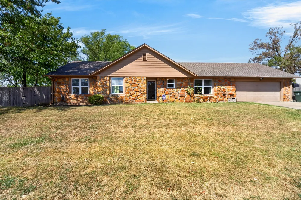1631 Valley Parkway Claremore, OK 74017