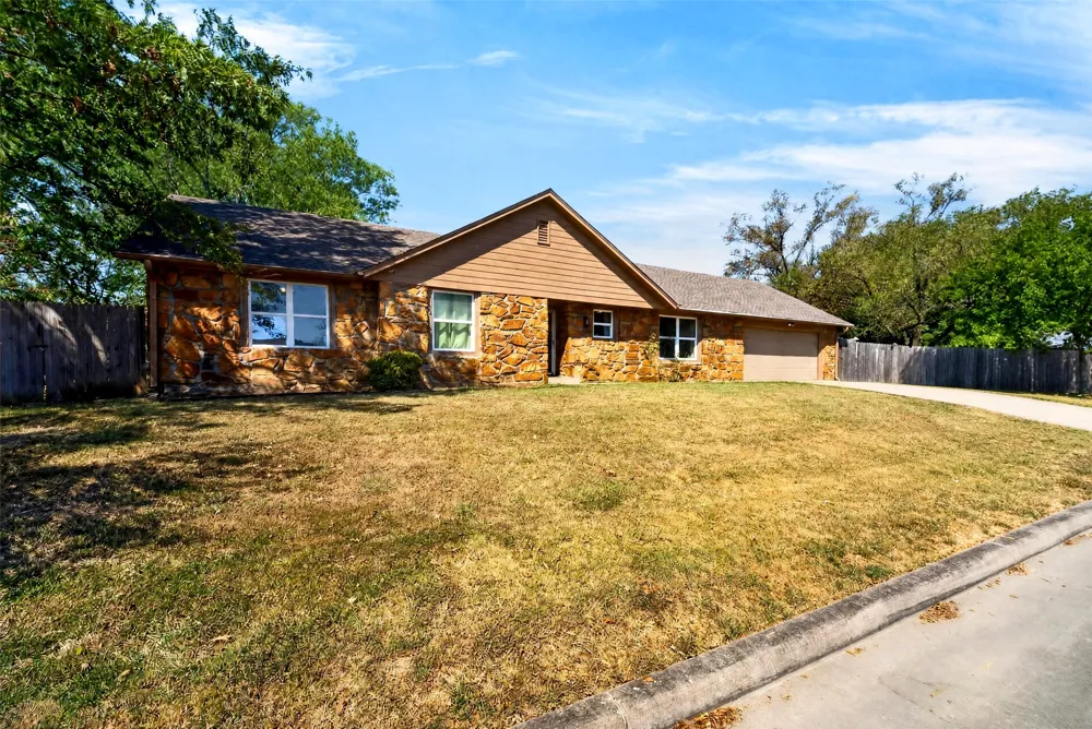 1631 Valley Parkway Claremore, OK 74017