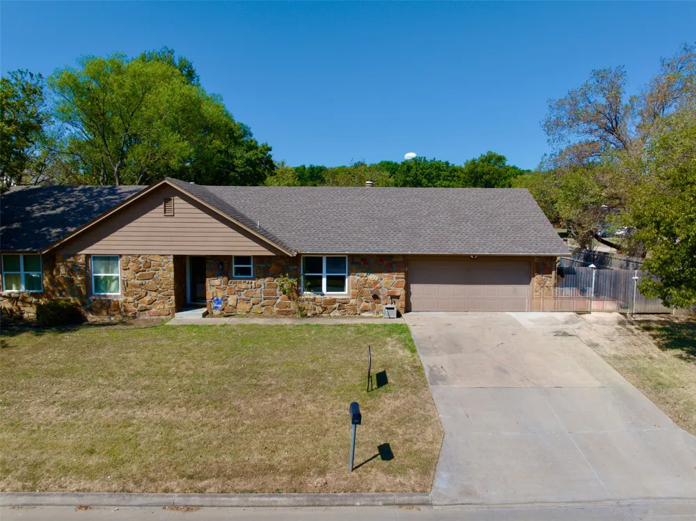 1631 Valley Parkway Claremore, OK 74017