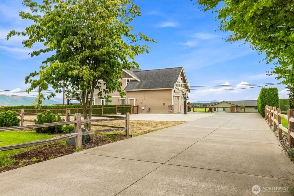 1348 Larkspur Street Lynden, WA 98264