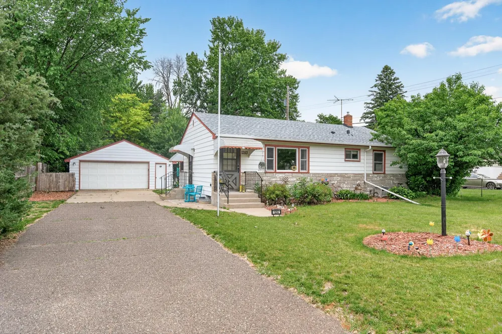 1283 Burke Avenue E Maplewood, MN 55109