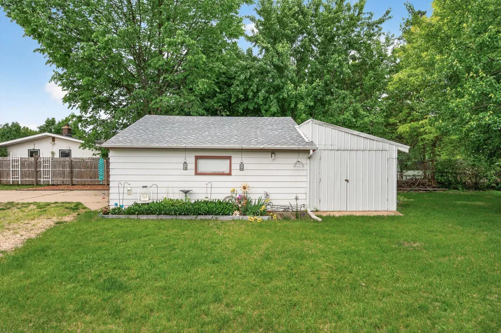 1283 Burke Avenue E Maplewood, MN 55109