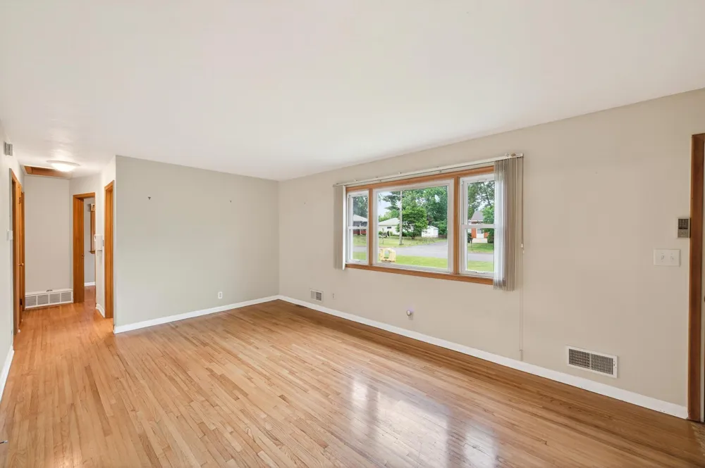 1283 Burke Avenue E Maplewood, MN 55109