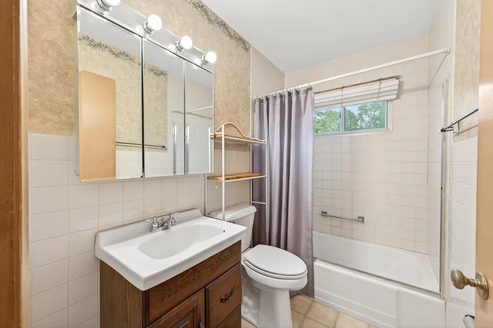 1283 Burke Avenue E Maplewood, MN 55109
