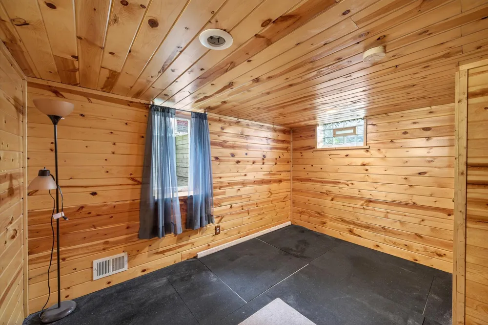 1283 Burke Avenue E Maplewood, MN 55109