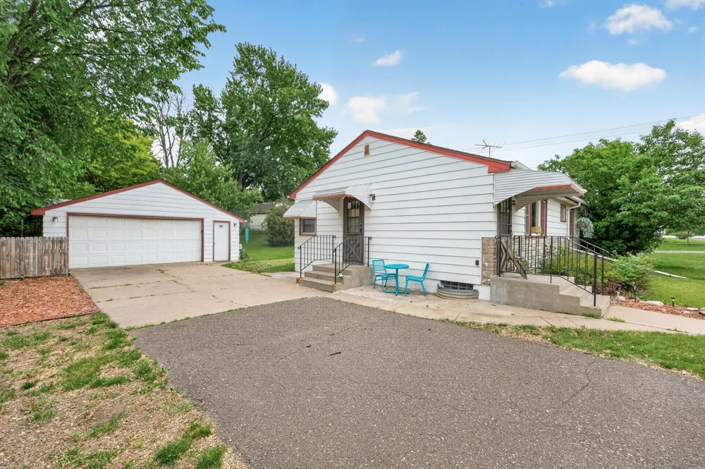1283 Burke Avenue E Maplewood, MN 55109