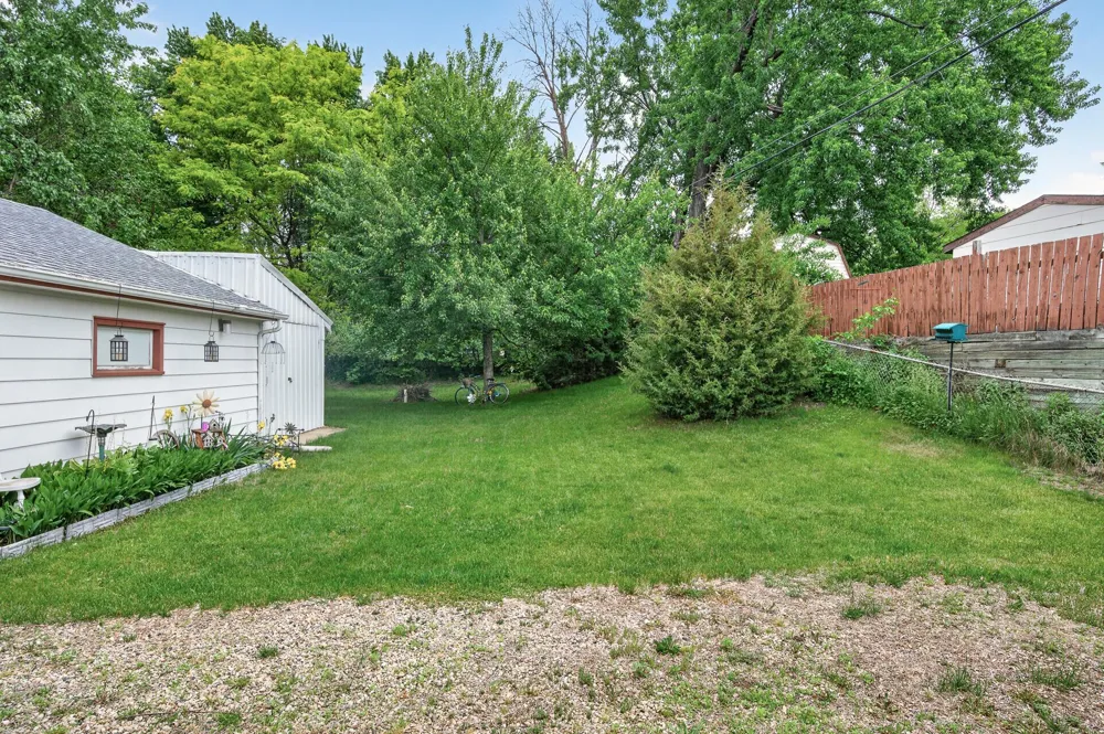 1283 Burke Avenue E Maplewood, MN 55109