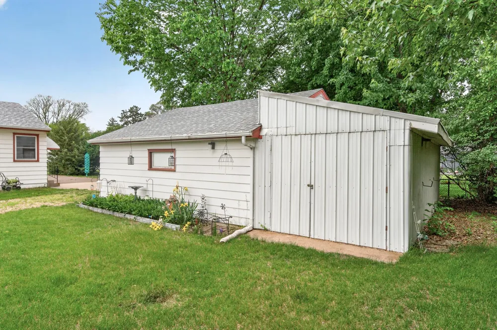 1283 Burke Avenue E Maplewood, MN 55109