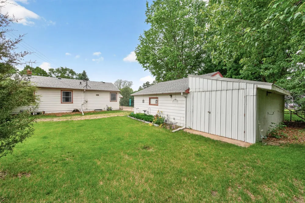 1283 Burke Avenue E Maplewood, MN 55109