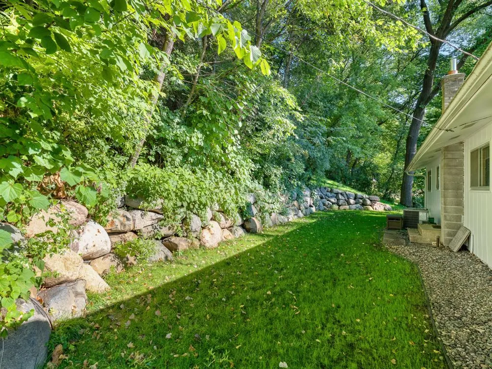 1801 Valley Curve Road Mendota Heights, MN 55118