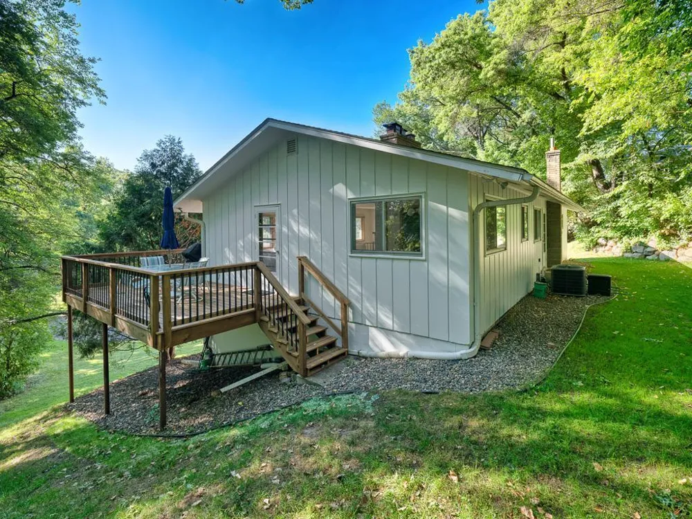 1801 Valley Curve Road Mendota Heights, MN 55118