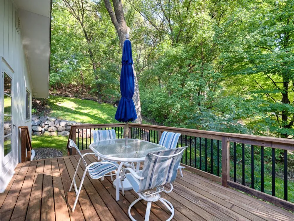 1801 Valley Curve Road Mendota Heights, MN 55118