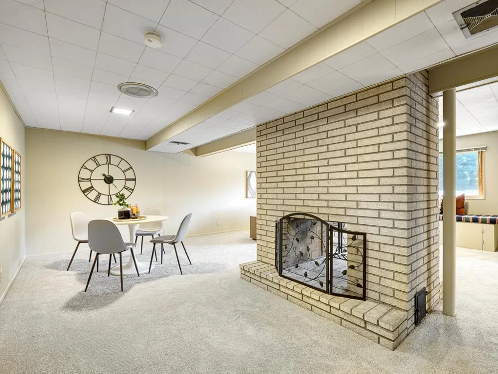 1801 Valley Curve Road Mendota Heights, MN 55118