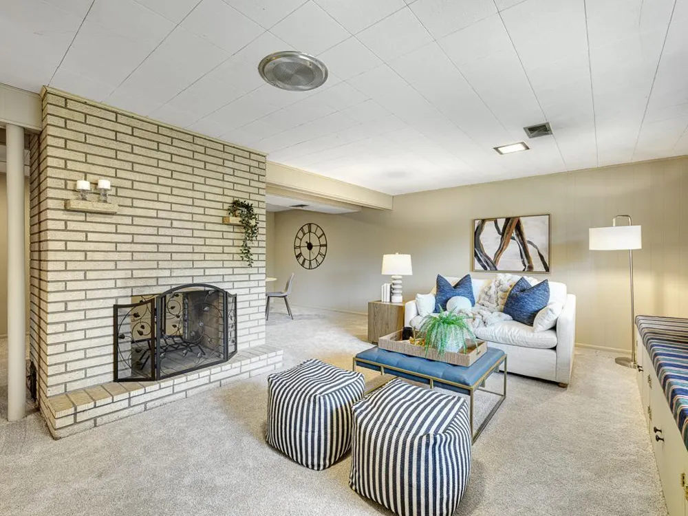 1801 Valley Curve Road Mendota Heights, MN 55118