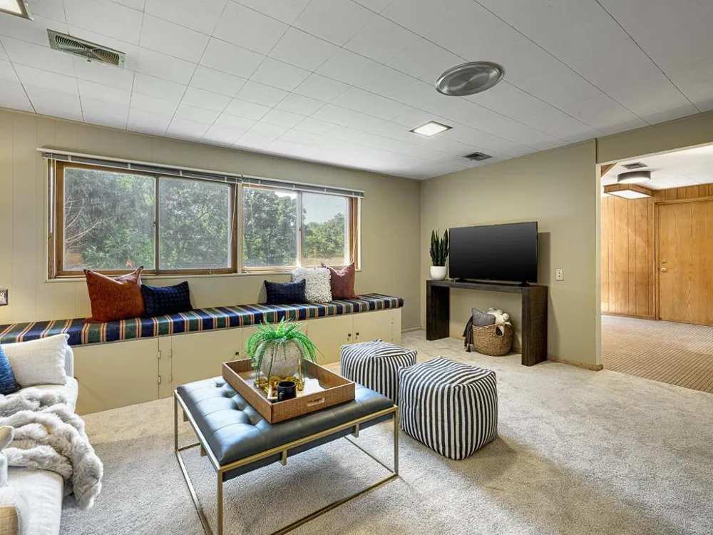 1801 Valley Curve Road Mendota Heights, MN 55118