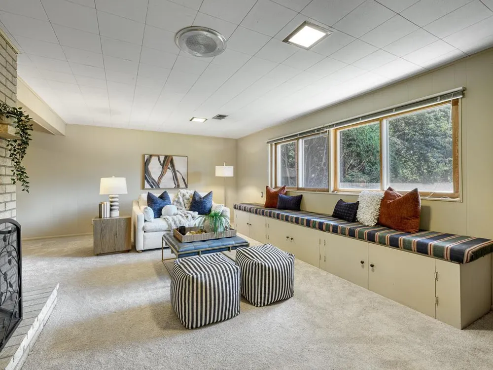 1801 Valley Curve Road Mendota Heights, MN 55118