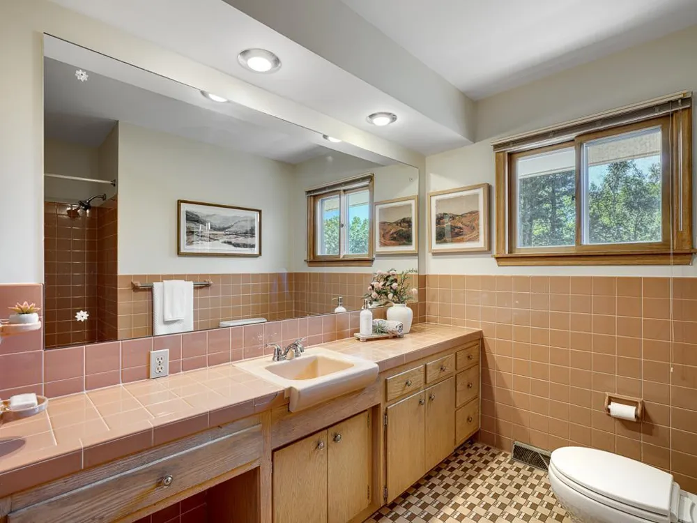 1801 Valley Curve Road Mendota Heights, MN 55118