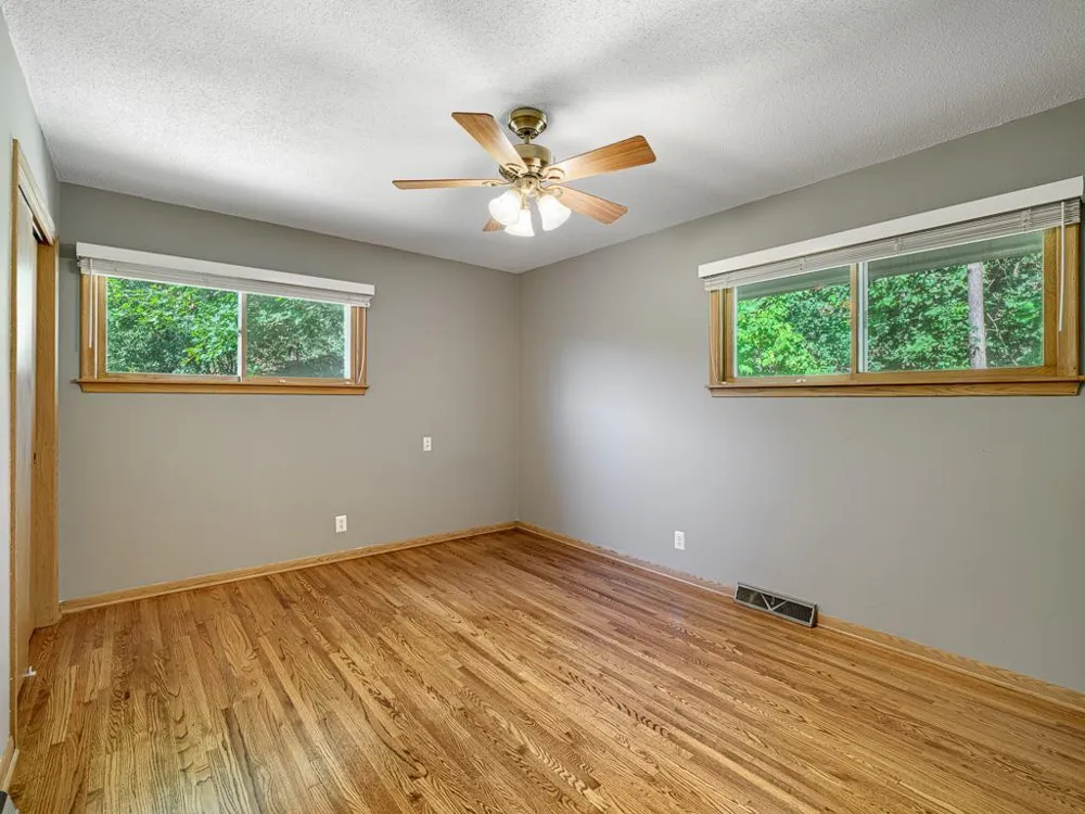 1801 Valley Curve Road Mendota Heights, MN 55118