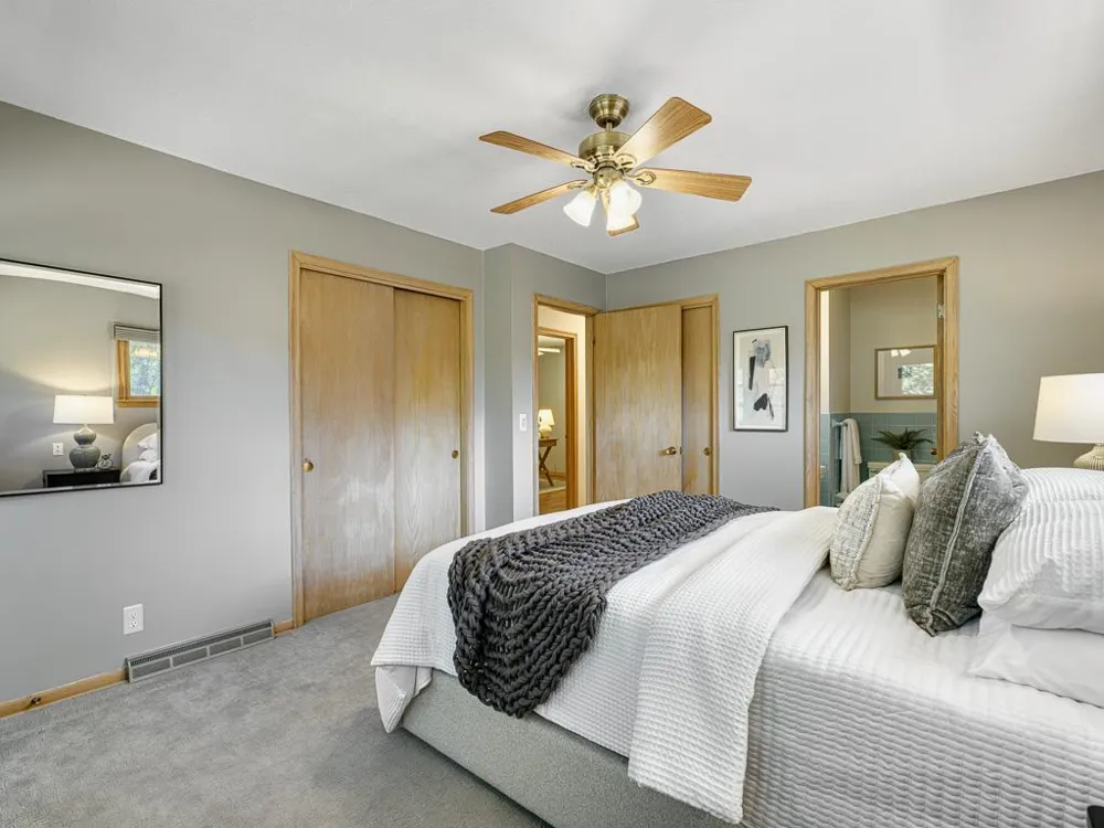 1801 Valley Curve Road Mendota Heights, MN 55118