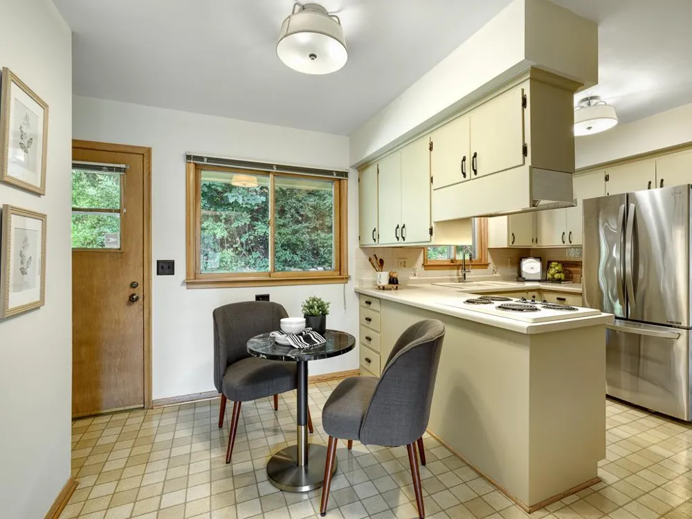 1801 Valley Curve Road Mendota Heights, MN 55118