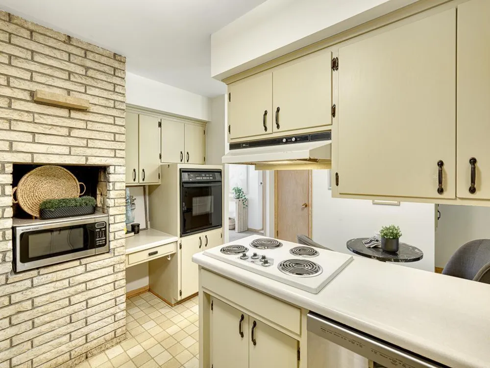 1801 Valley Curve Road Mendota Heights, MN 55118