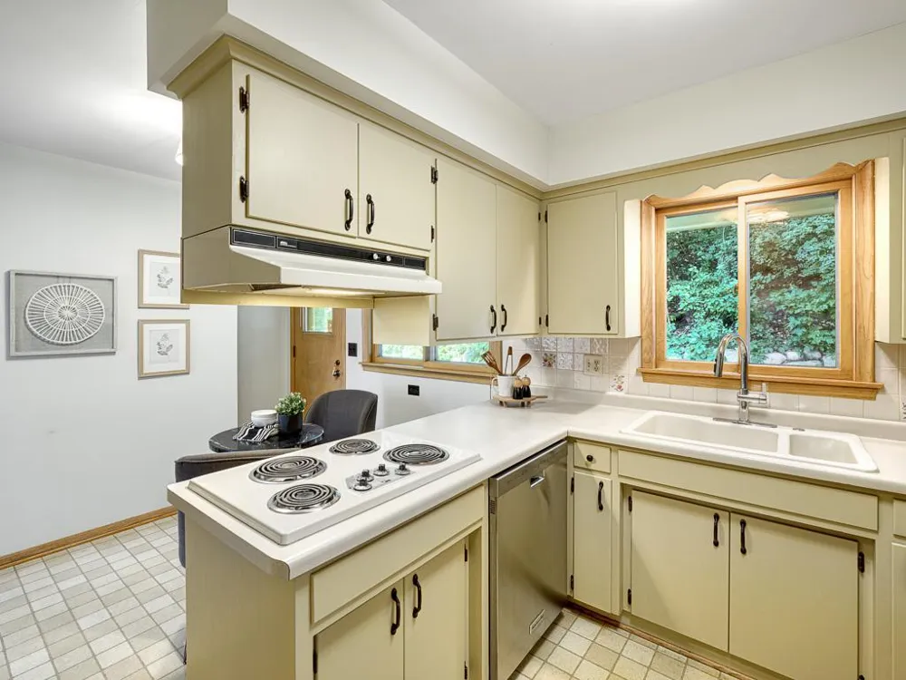 1801 Valley Curve Road Mendota Heights, MN 55118