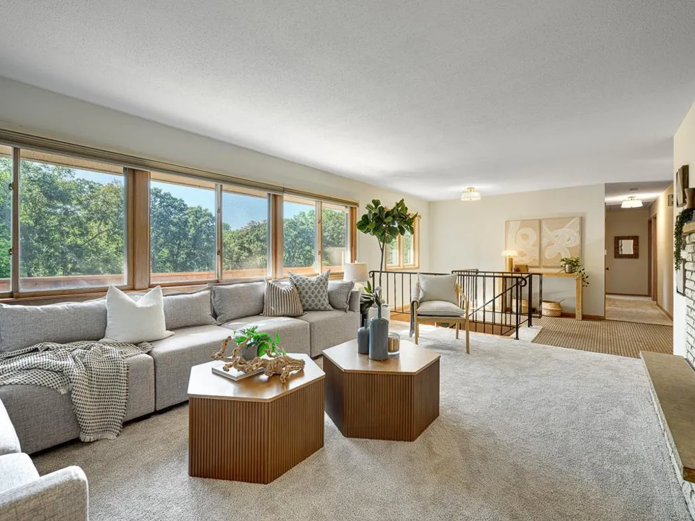 1801 Valley Curve Road Mendota Heights, MN 55118