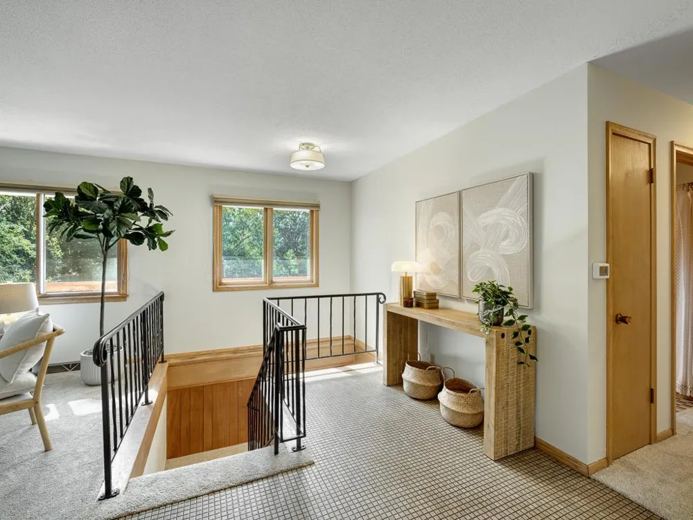 1801 Valley Curve Road Mendota Heights, MN 55118