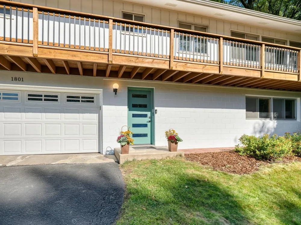1801 Valley Curve Road Mendota Heights, MN 55118