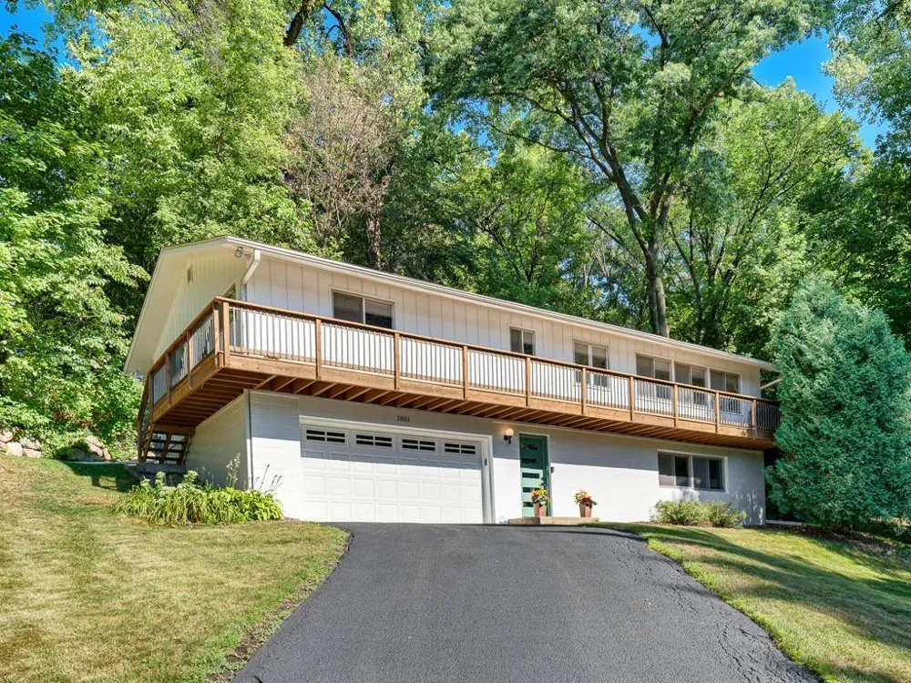1801 Valley Curve Road Mendota Heights, MN 55118