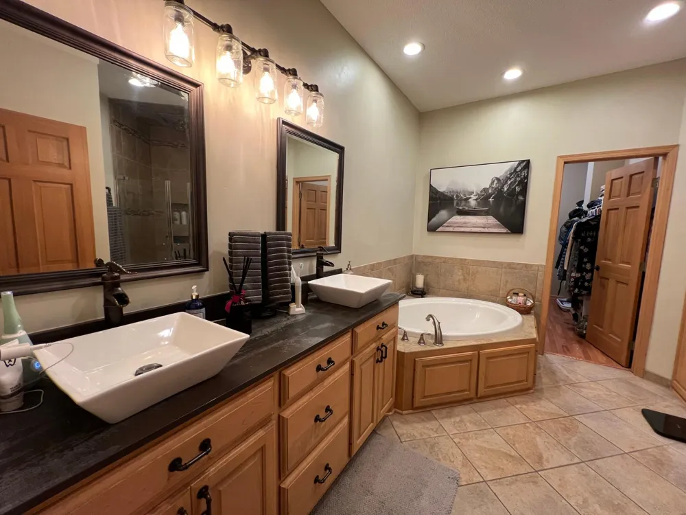 13904 Shoreside Court Savage, MN 55378