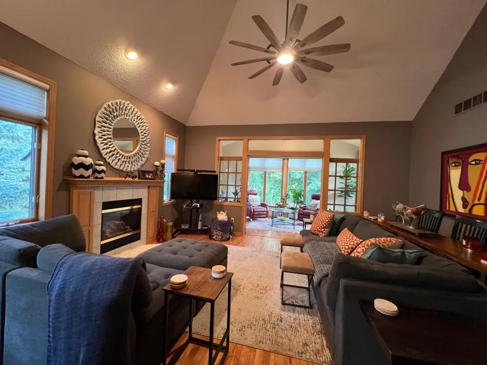 13904 Shoreside Court Savage, MN 55378