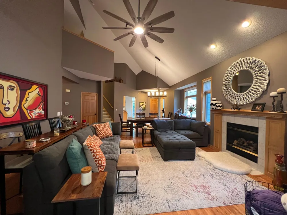 13904 Shoreside Court Savage, MN 55378
