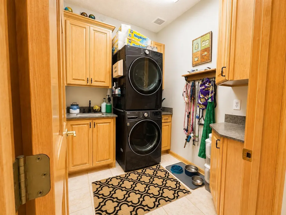 13904 Shoreside Court Savage, MN 55378