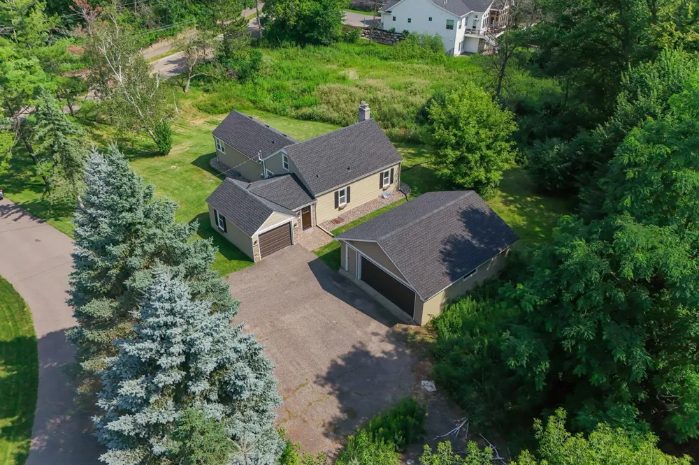 1922 Oakland Road Minnetonka, MN 55305