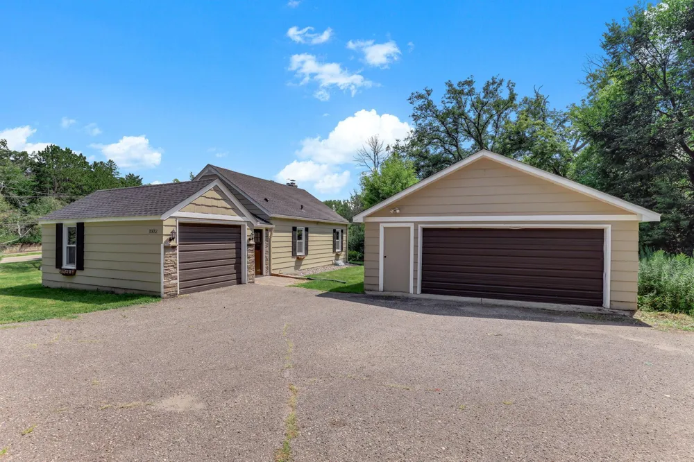 1922 Oakland Road Minnetonka, MN 55305