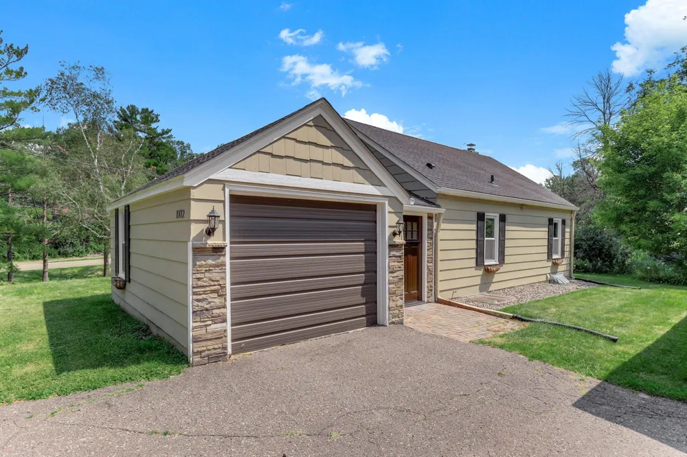 1922 Oakland Road Minnetonka, MN 55305