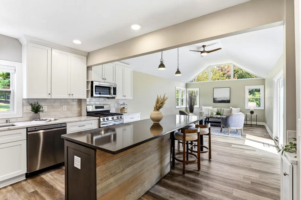 1922 Oakland Road Minnetonka, MN 55305