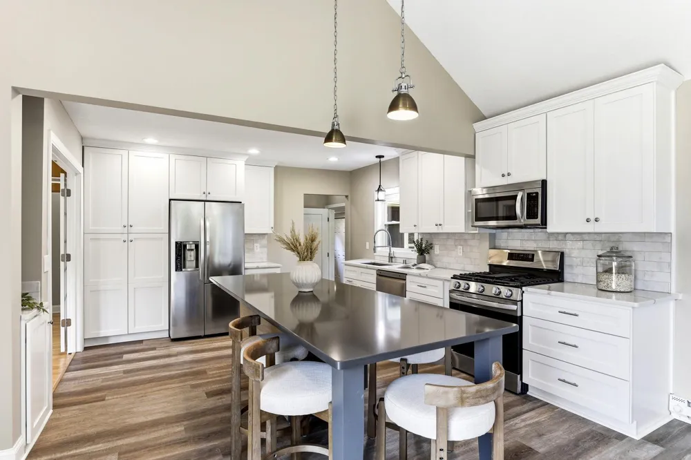 1922 Oakland Road Minnetonka, MN 55305