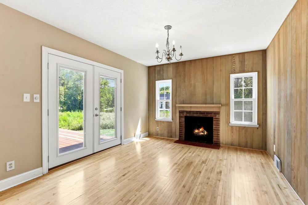 1922 Oakland Road Minnetonka, MN 55305